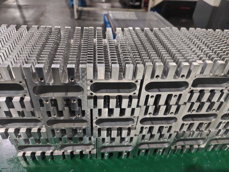 固態(tài)繼電器散熱片半成品