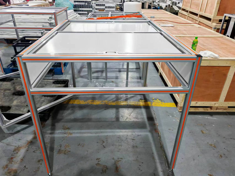 帶滑動門的防塵罩